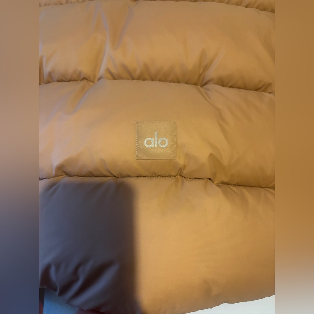 ALO Gold Rush Puffer - Picture 7 of 10